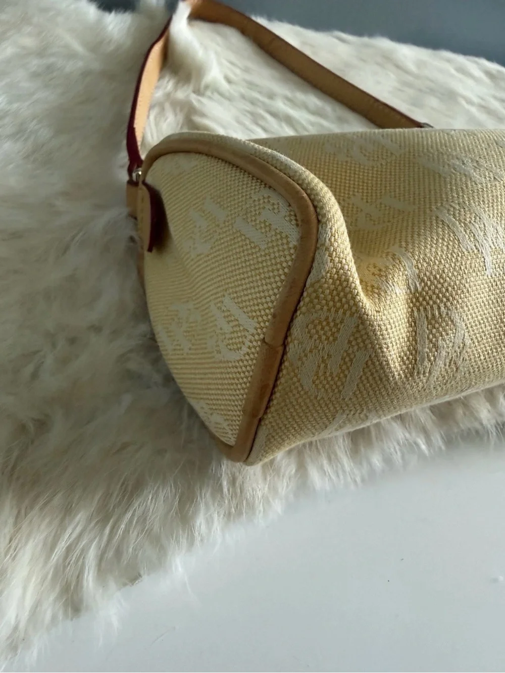 Dooney & Bourke approximately wristlet